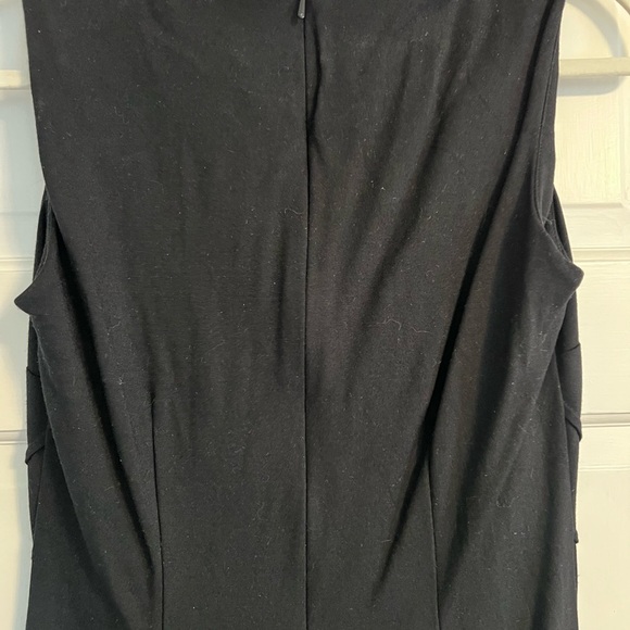 Elegant Black Sleeveless Dress - Picture 3 of 4